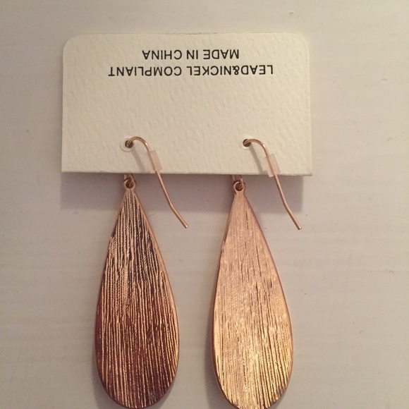 Gold hammered drop crystal earrings - Picture 3 of 3